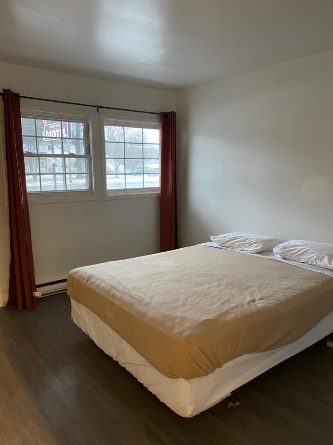 Norfolk Motel Фредериктон Экстерьер фото