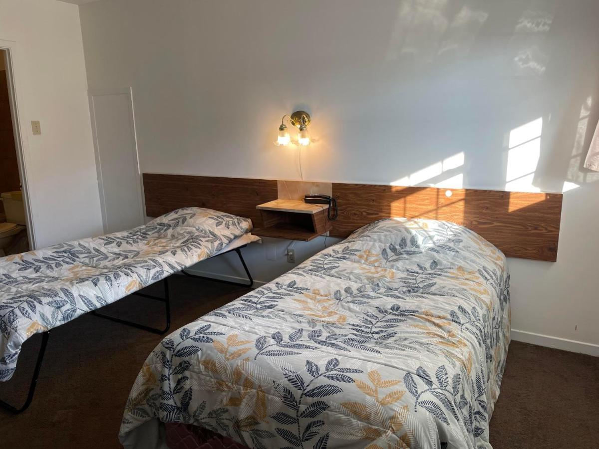 Norfolk Motel Фредериктон Экстерьер фото
