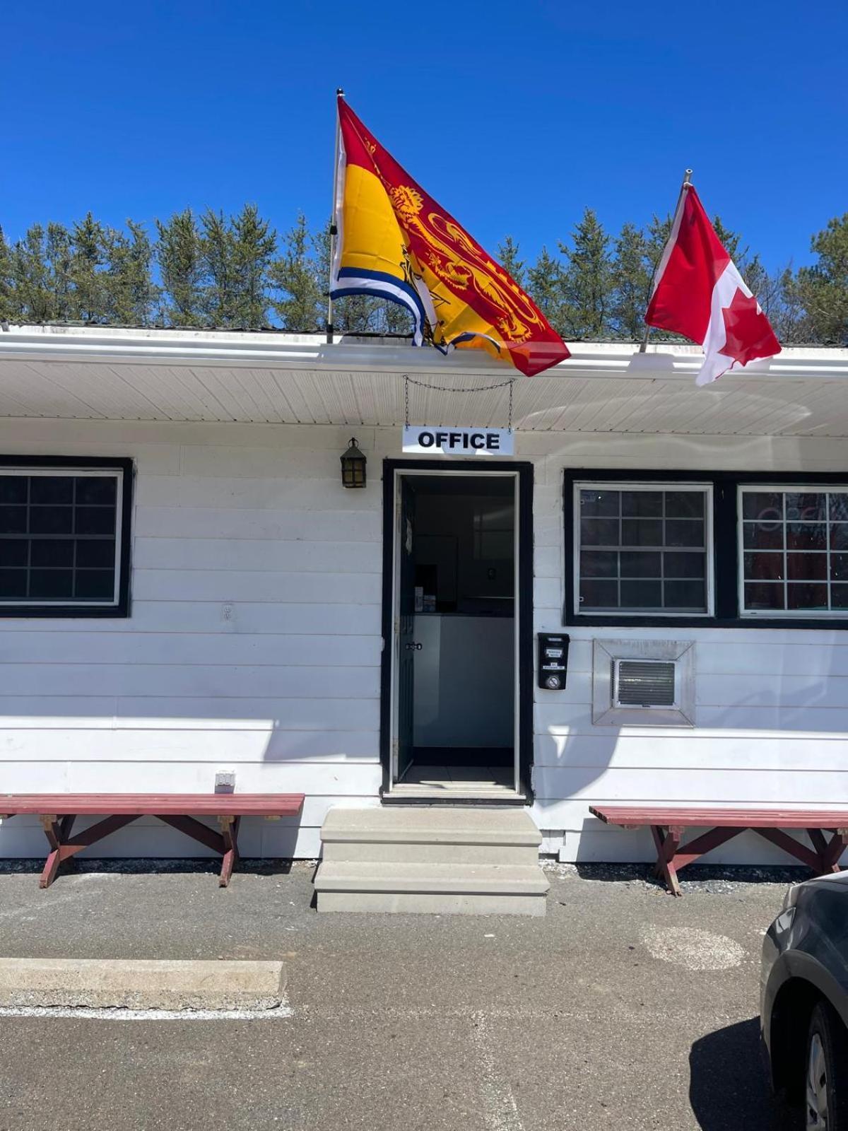 Norfolk Motel Фредериктон Экстерьер фото